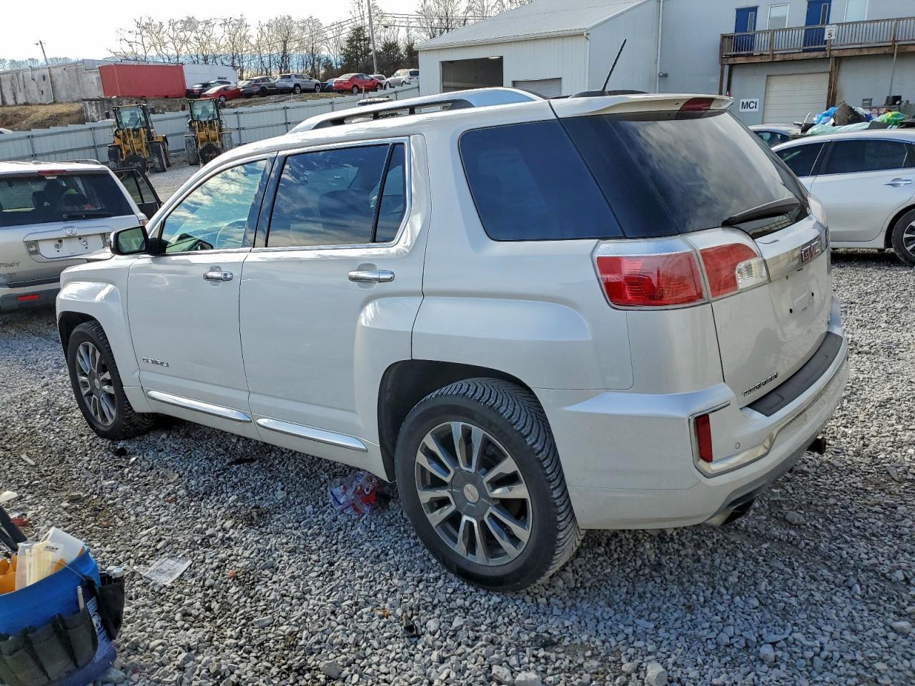 2017 GMC Terrain Denali - Фото 2