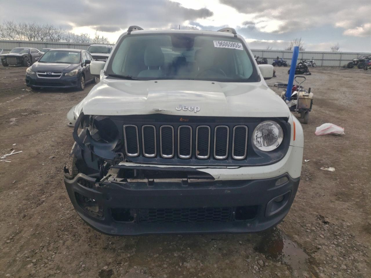 2017 Jeep Renegade Latitude - Image 5