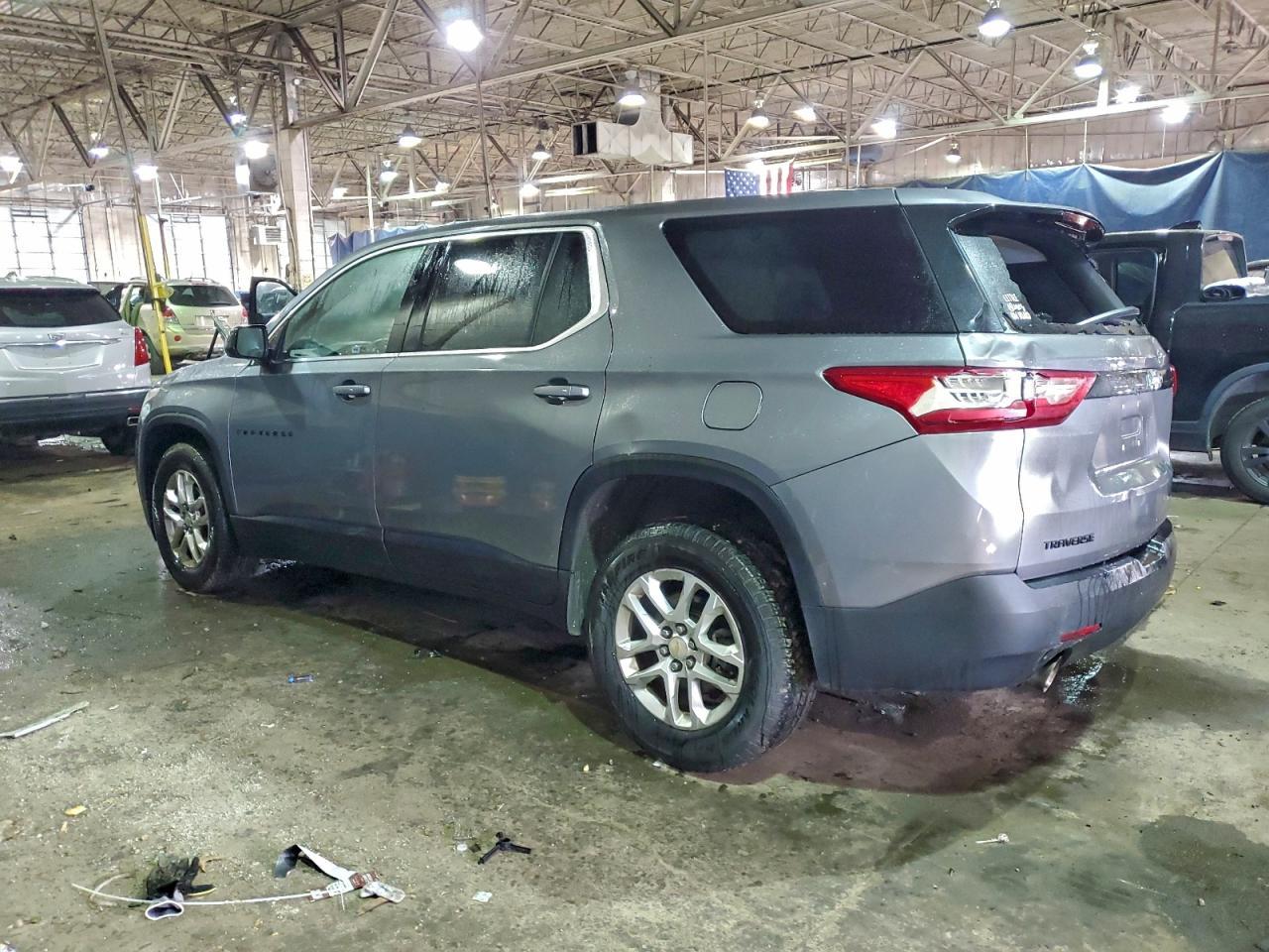 2019 Chevrolet Traverse Ls - Фото 2