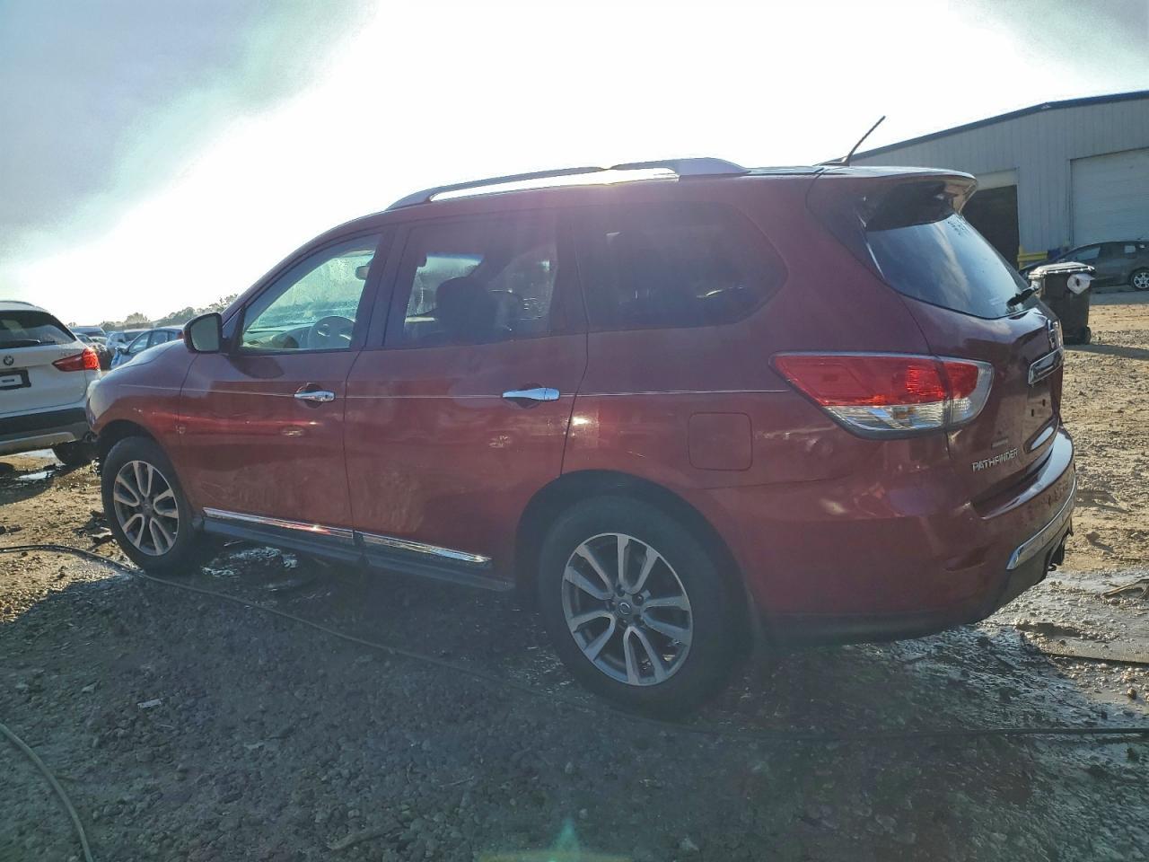 2015 Nissan Pathfinder Sl - Image 2