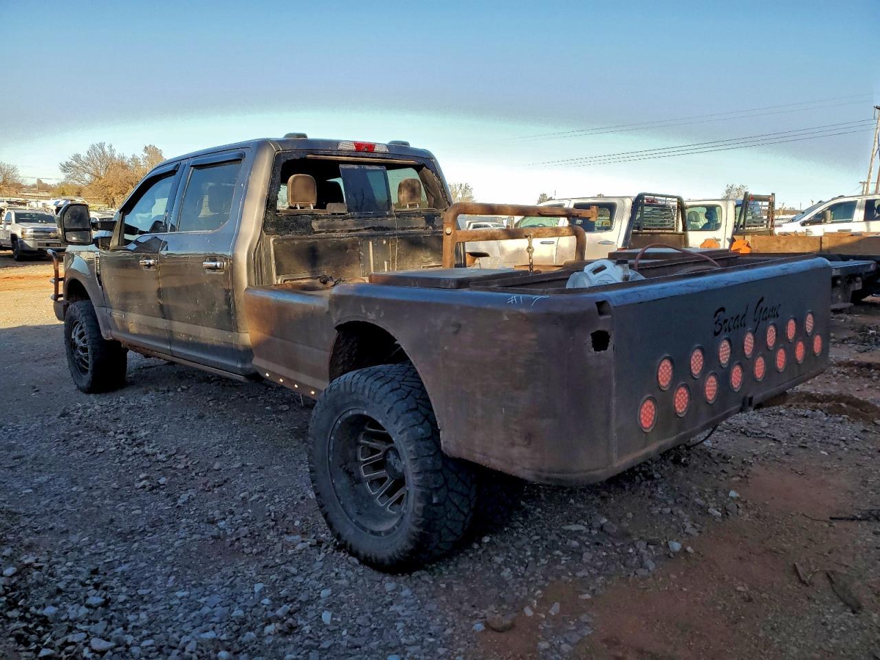 2022 Ford F350 Super Duty Flatbed Truck - Фото 2