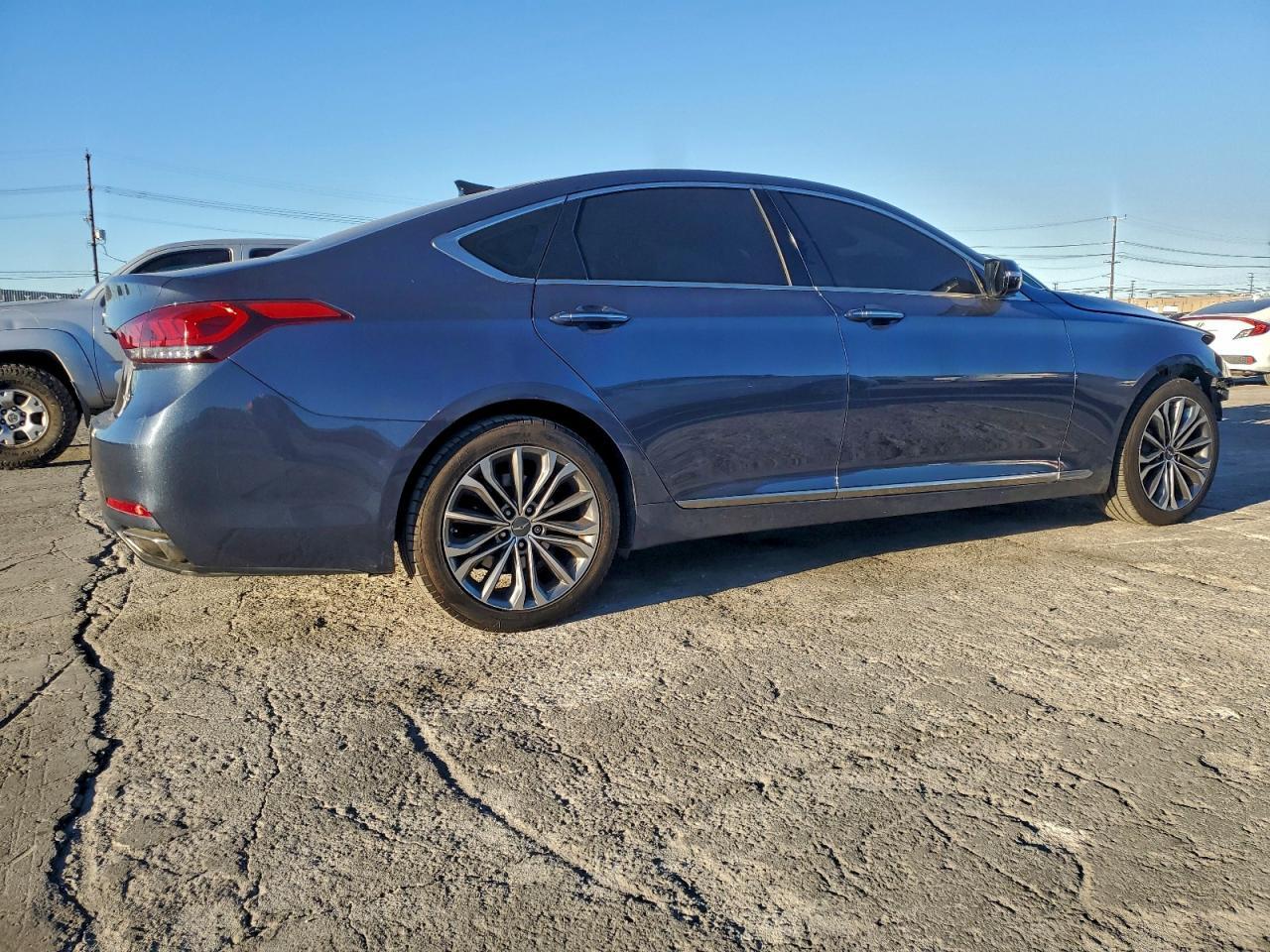 2015 Hyundai Genesis 3.8L - Фото 3