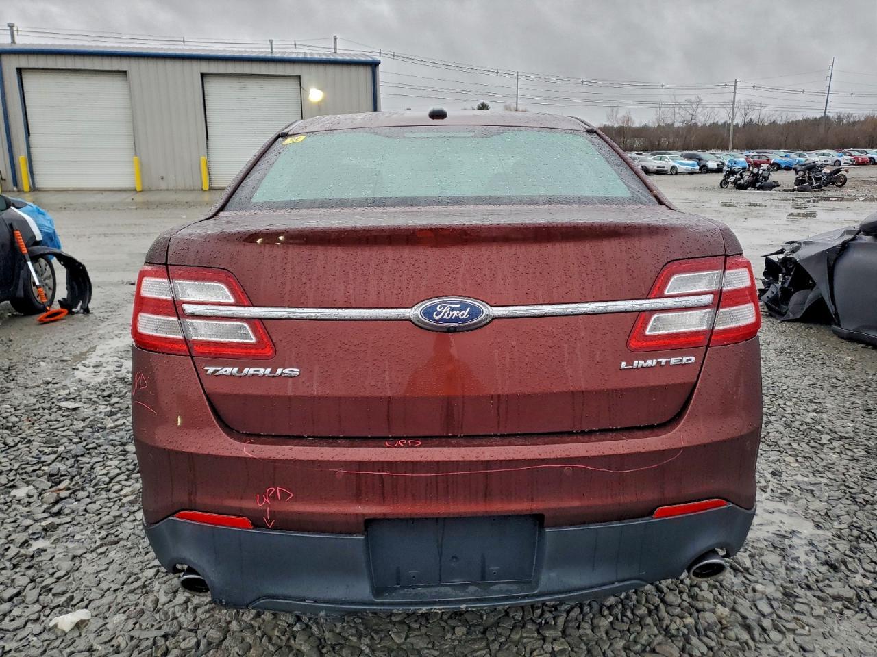 2015 Ford Taurus Limited - Image 6