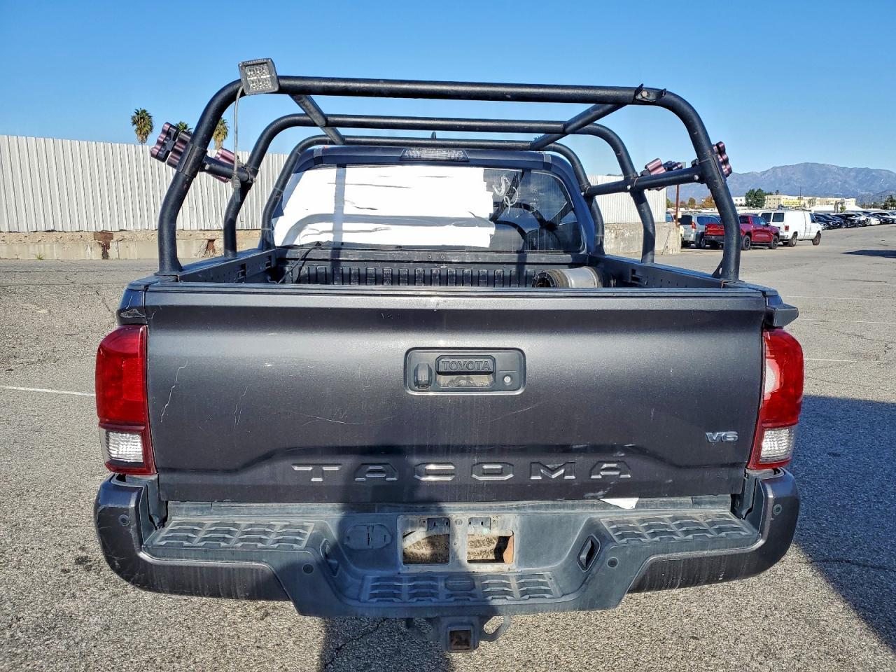 2018 Toyota Tacoma Double Cab - Image 6