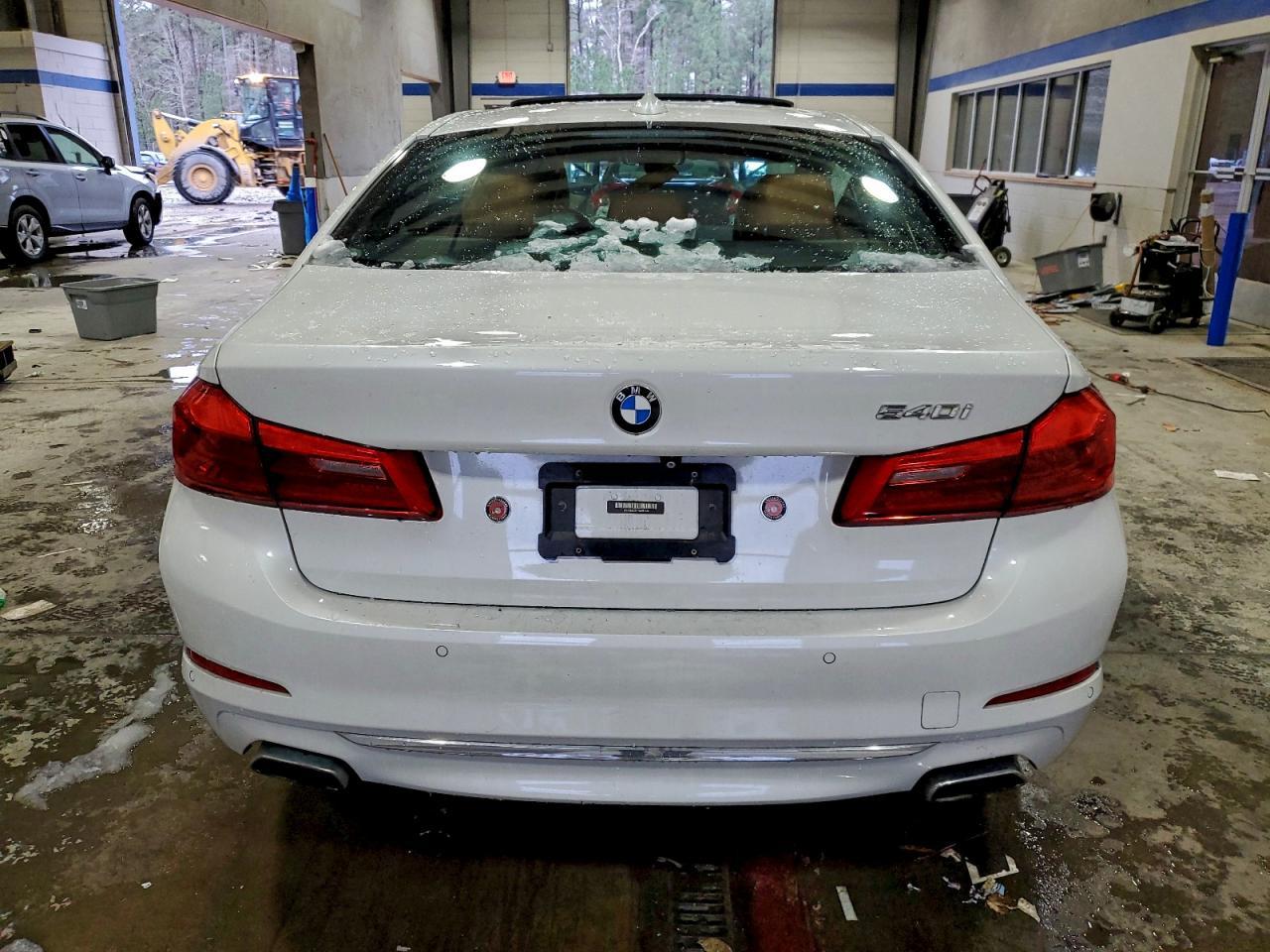 2017 BMW 540 I - Фото 6