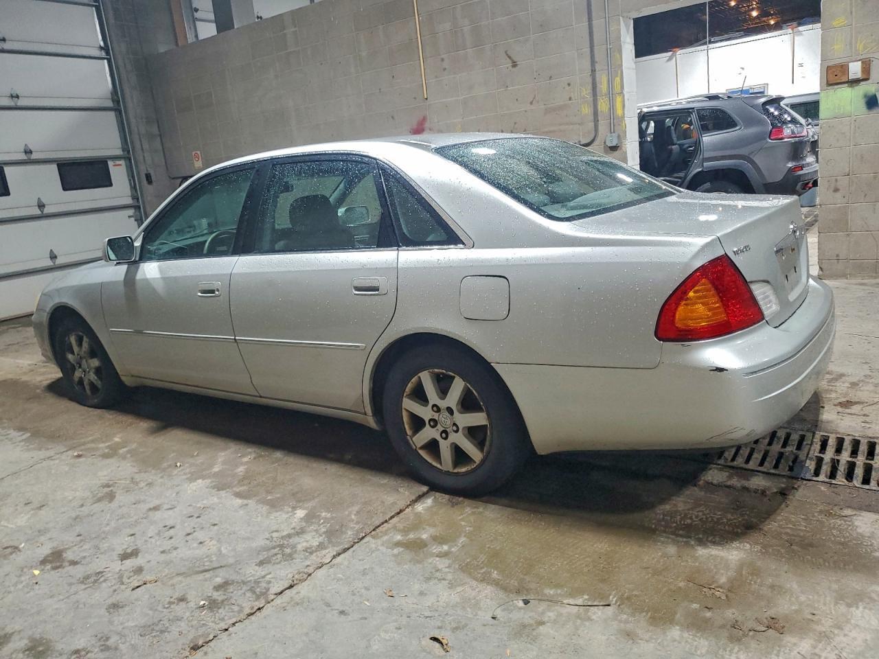 2001 Toyota Avalon Xls - Фото 2