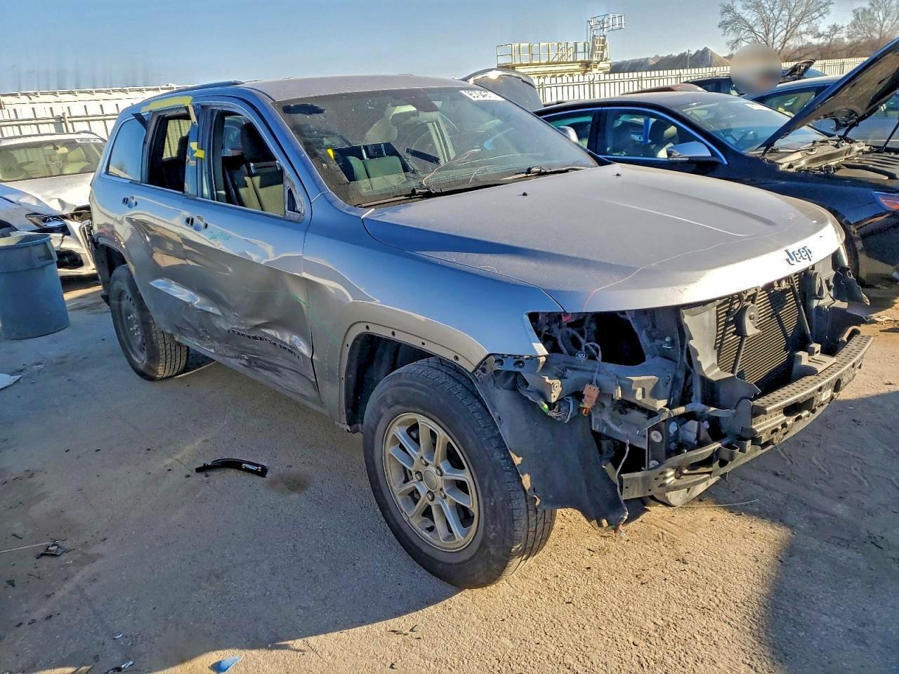 2019 Jeep Grand Cherokee Laredo - Image 4