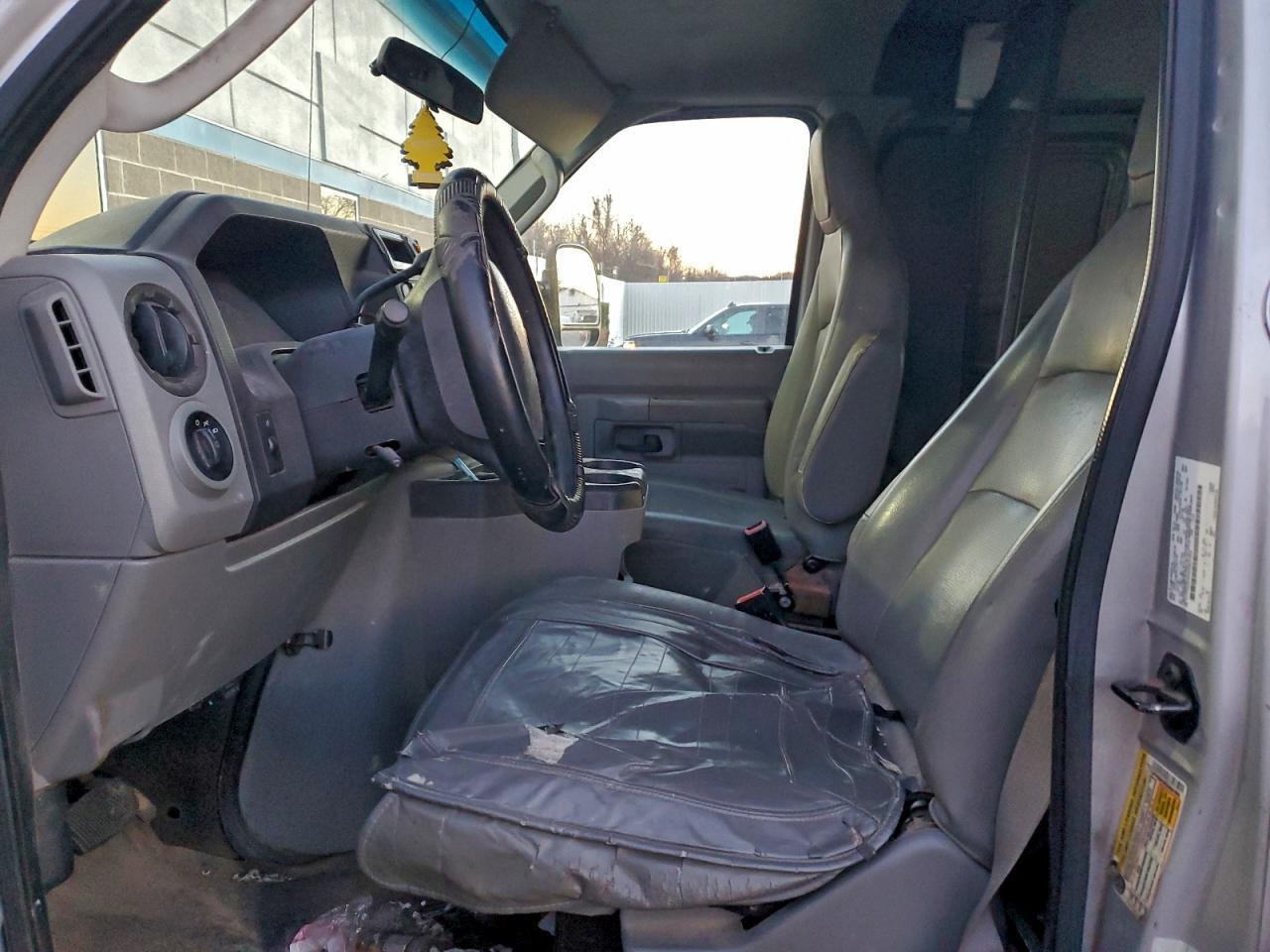 2013 Ford Econoline E-250 Cargo Van - Prior Fleet - Фото 7