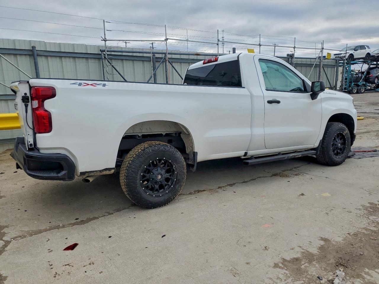 2020 Chevrolet Silverado K1500 - Фото 3