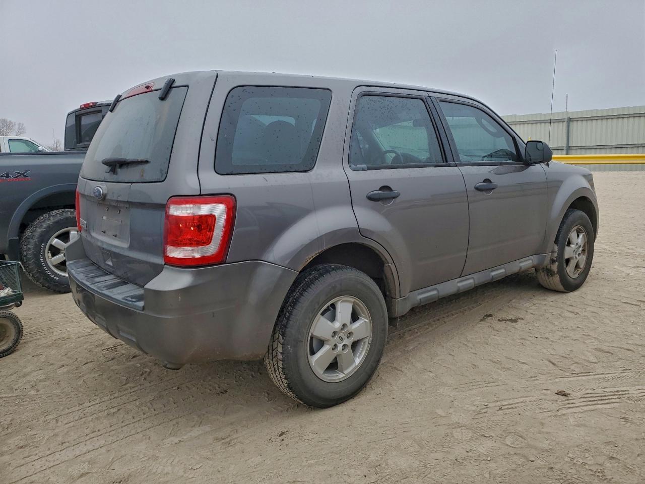 2011 Ford Escape Xls - Фото 3