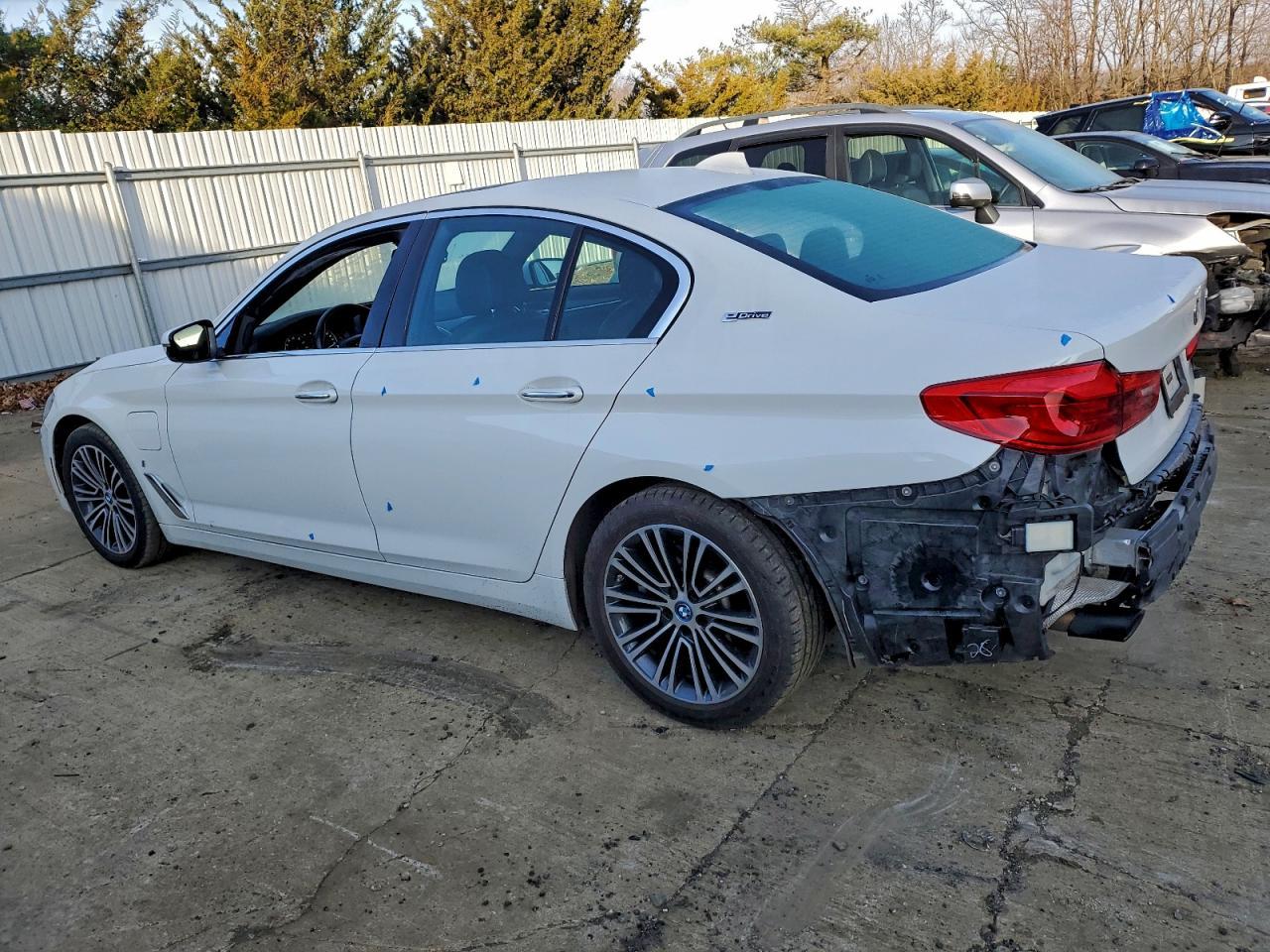 2018 BMW 530Xe - Фото 2