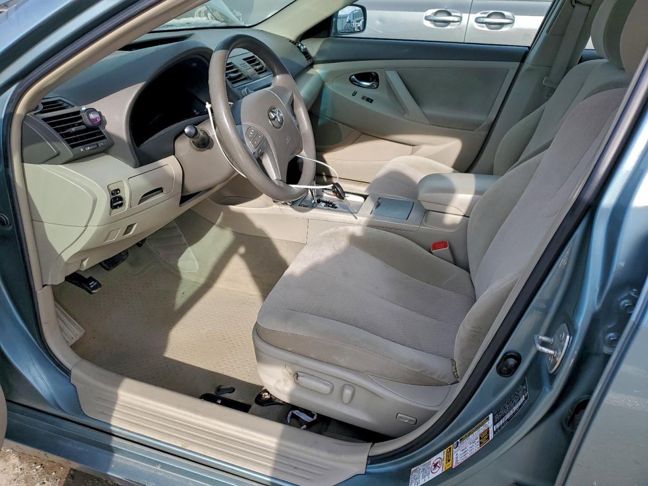 2010 Toyota Camry Le - Фото 7