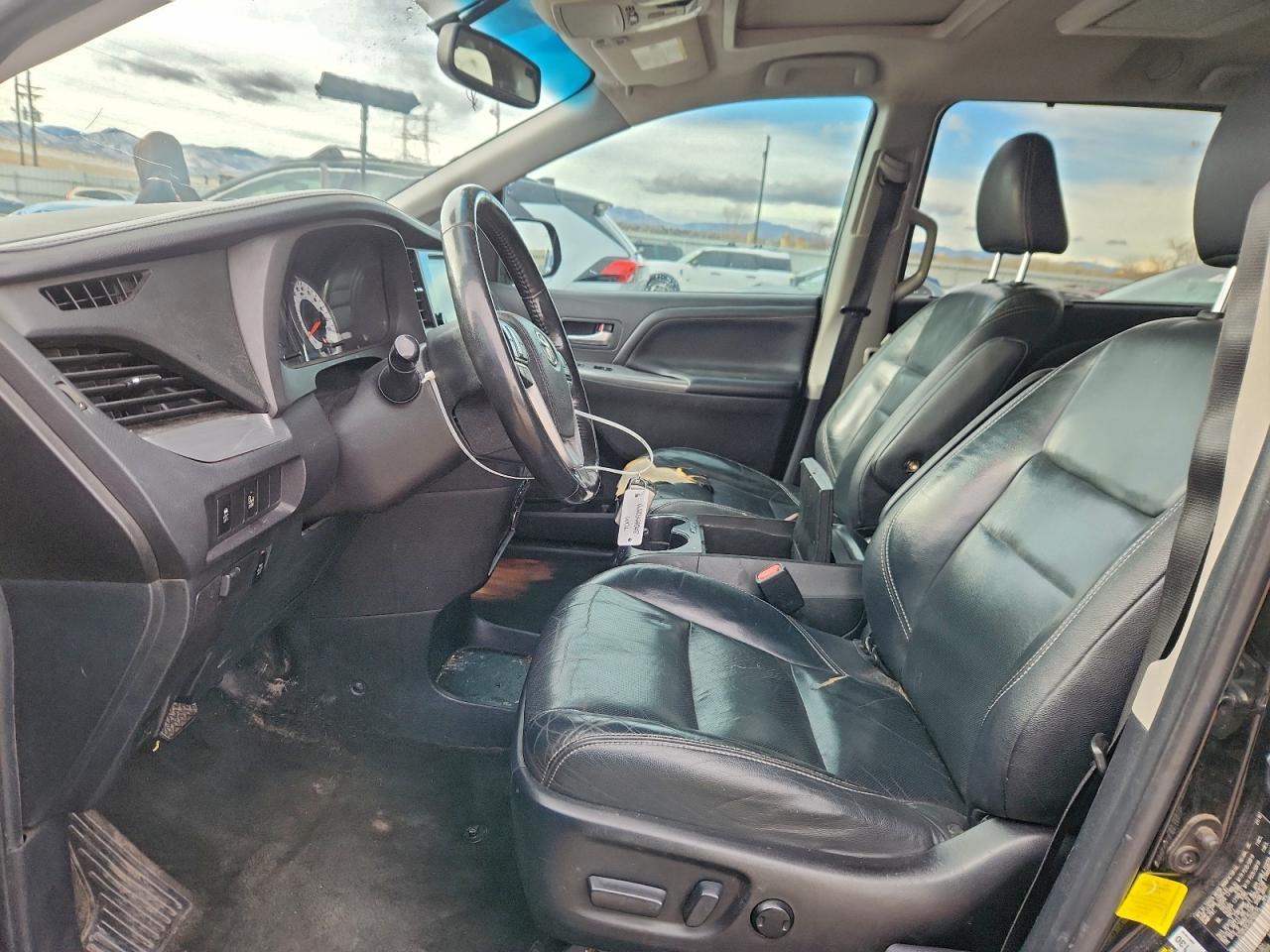 2016 Toyota Sienna Se - Фото 7