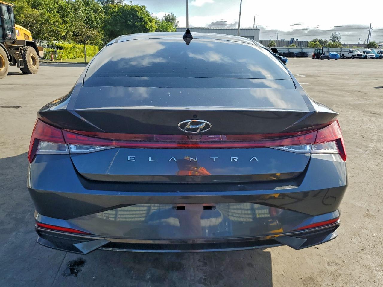 2021 Hyundai Elantra - Фото 6