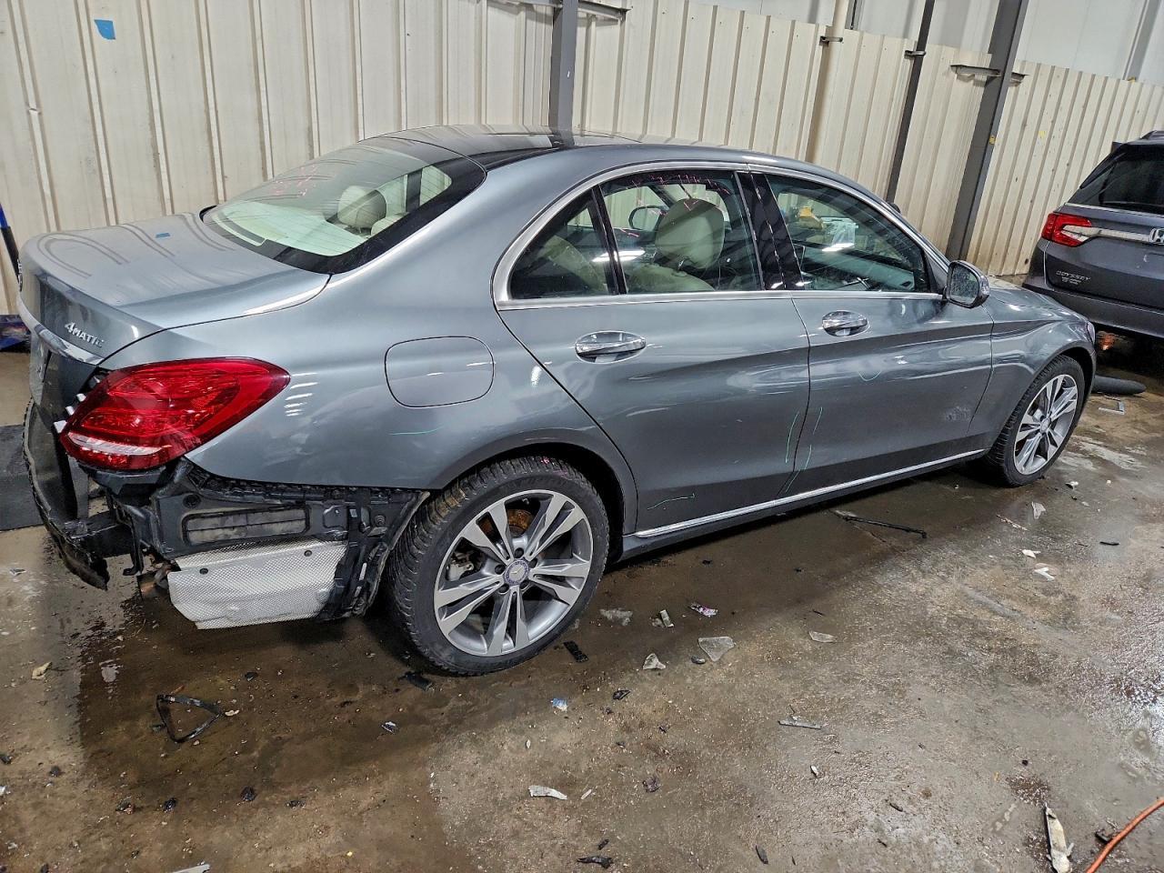 2017 Mercedes-Benz C 300 4Matic - Фото 3