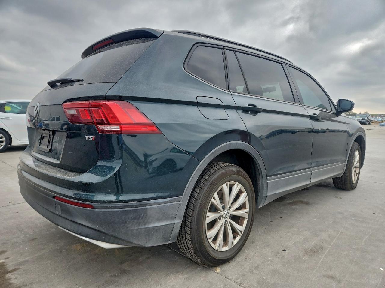 2018 Volkswagen Tiguan S - Фото 3