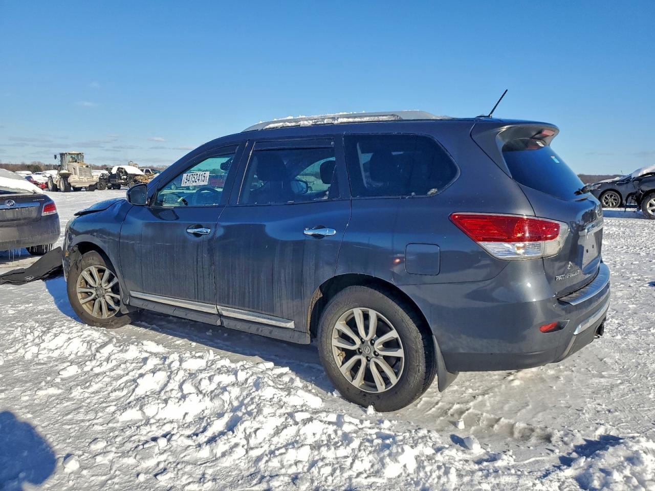 2014 Nissan Pathfinder S - Фото 2