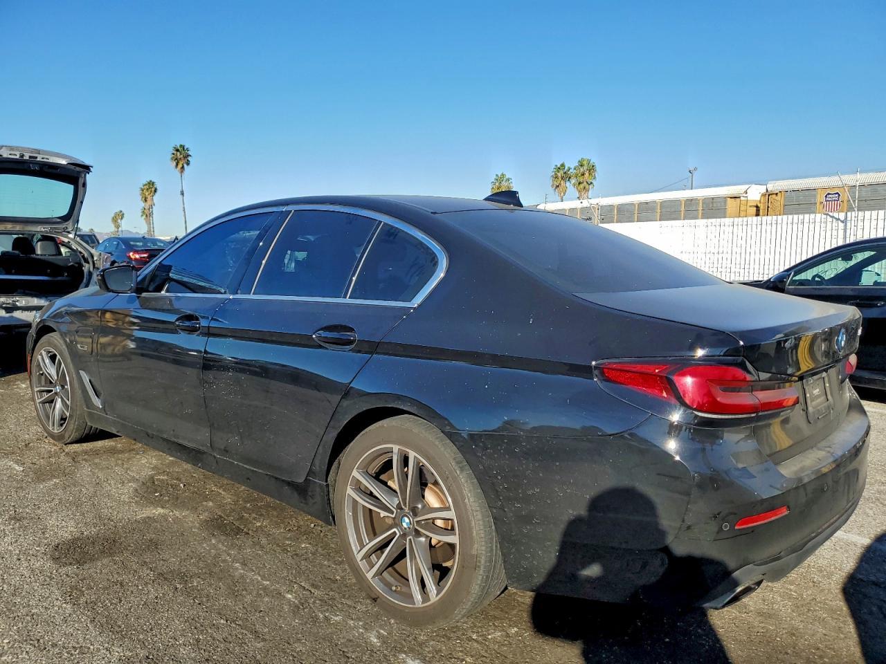 2023 BMW 530E - Фото 2