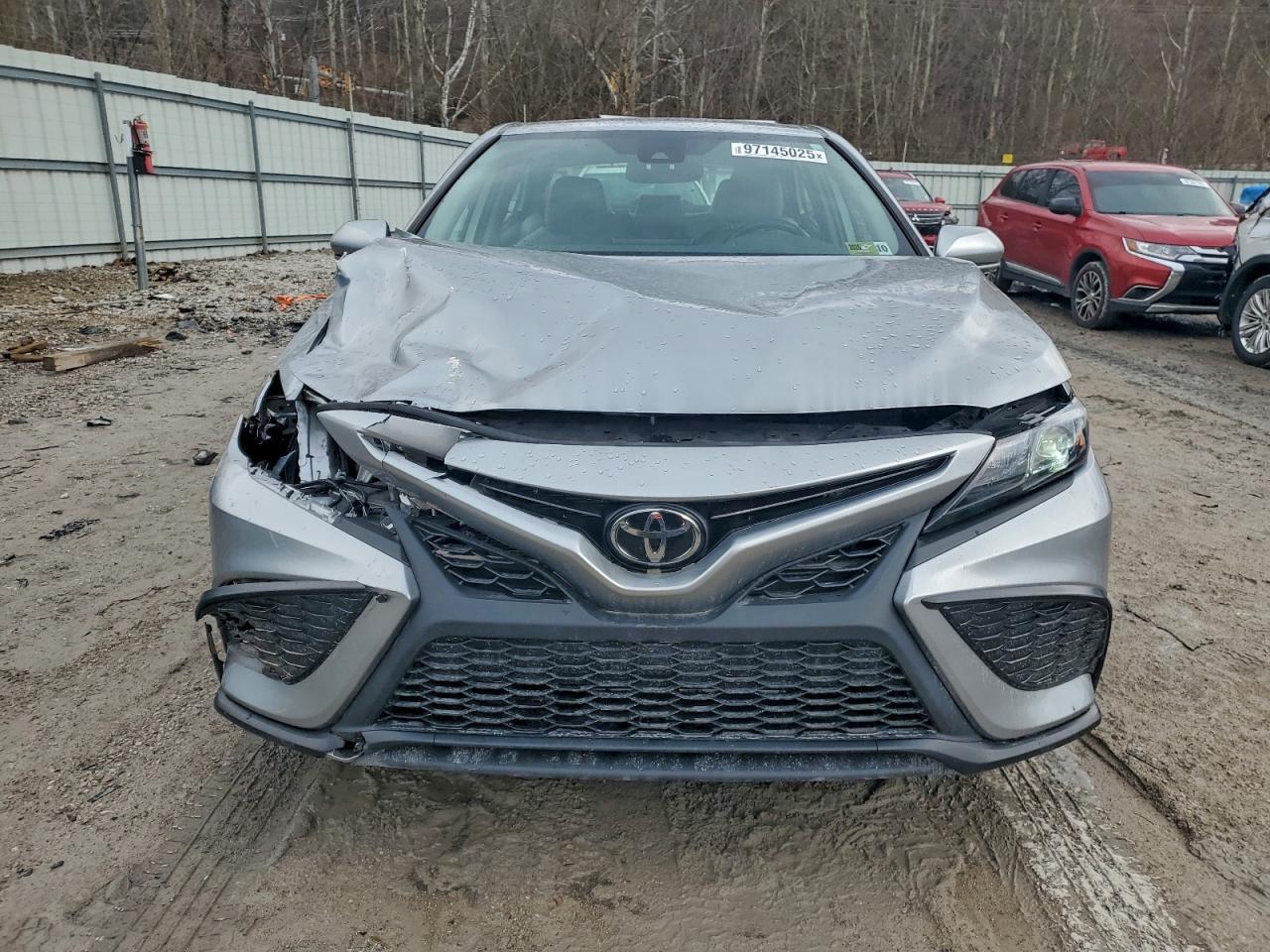 2022 Toyota Camry Se - Фото 5