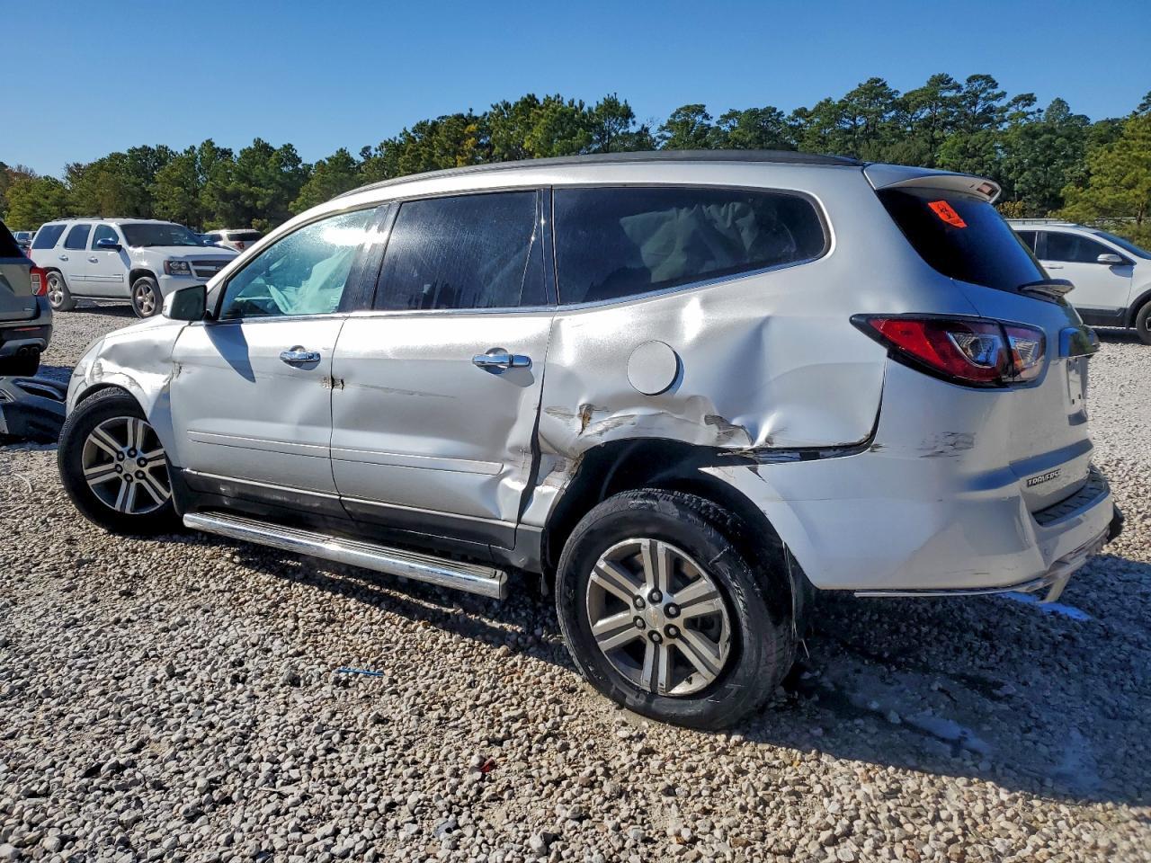 2017 Chevrolet Traverse Lt - Фото 2