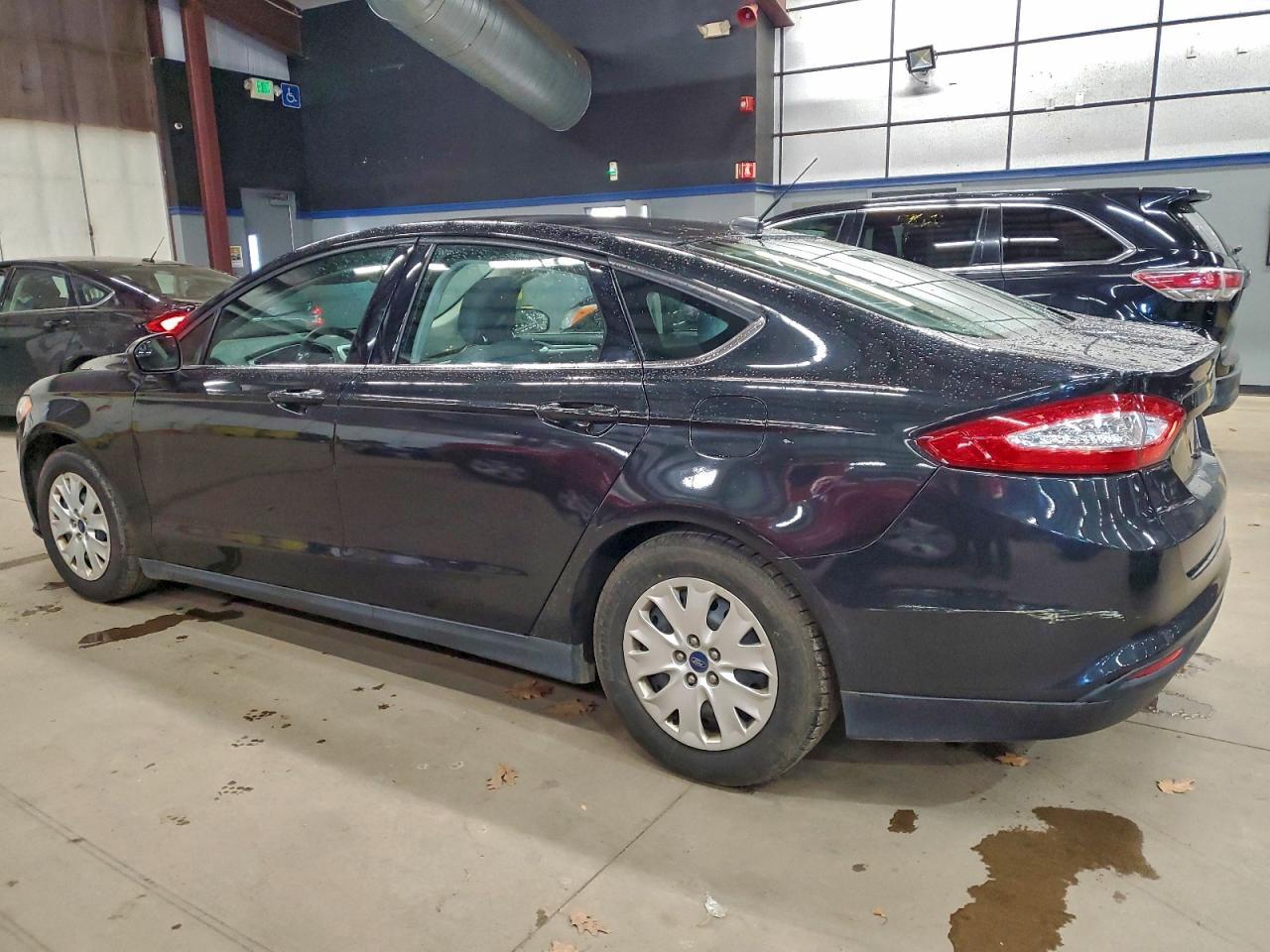 2014 Ford Fusion S - Фото 2