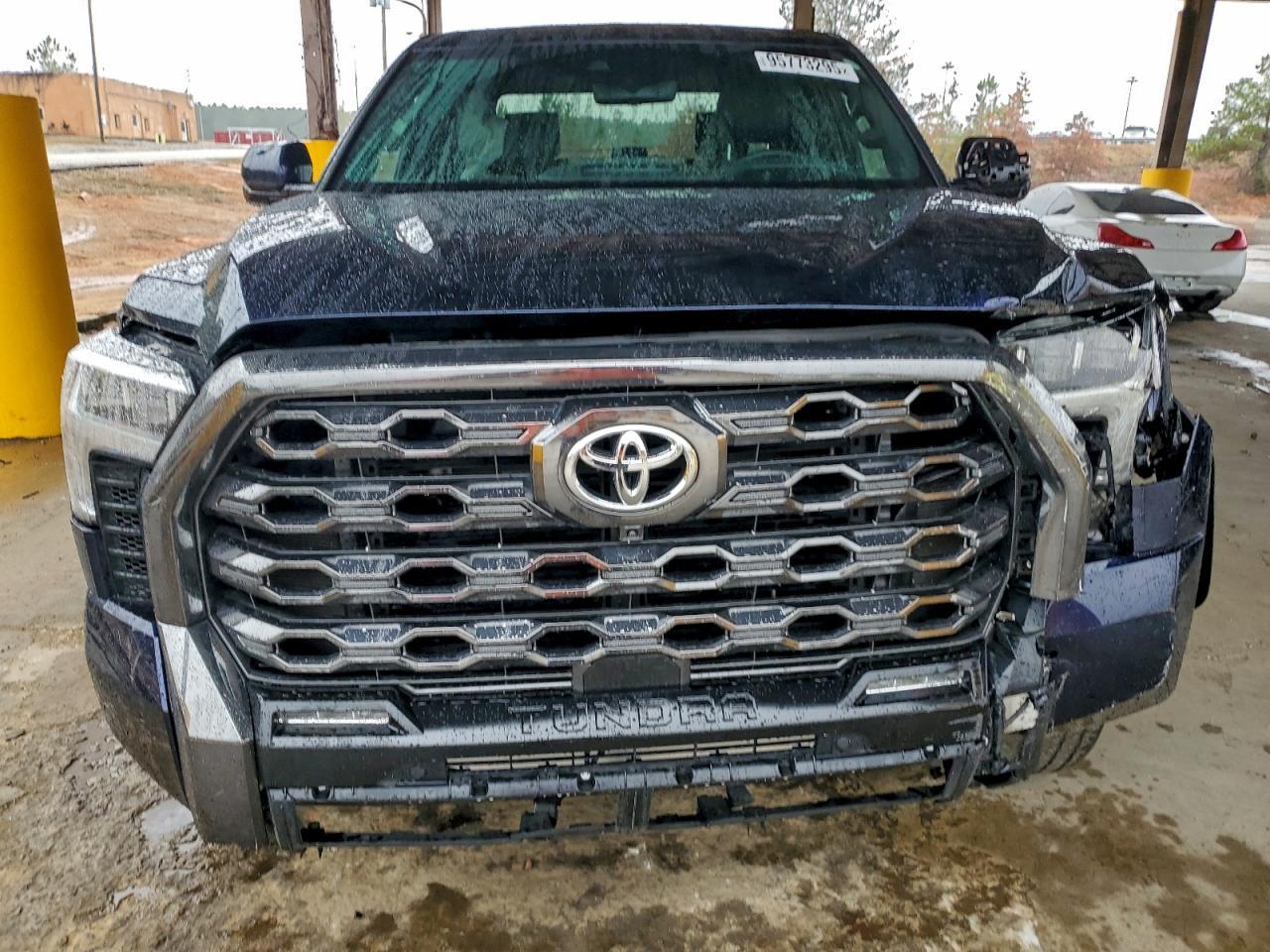 2023 Toyota Tundra Crewmax Platinum - Image 5