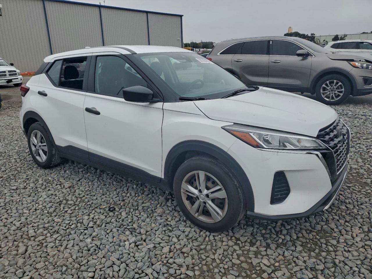 2023 Nissan Kicks S - Image 4