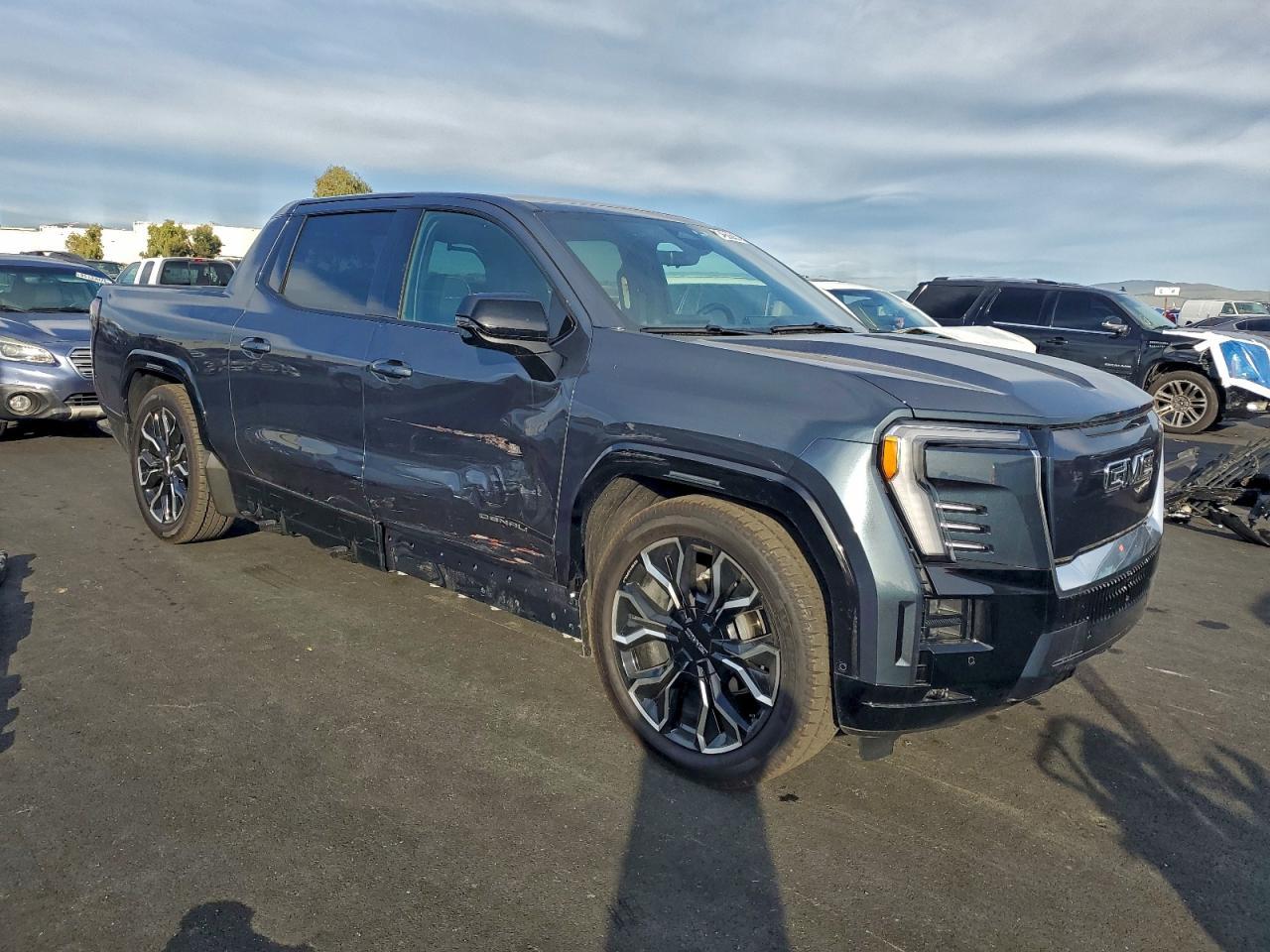 2025 GMC Sierra Denali - Image 4