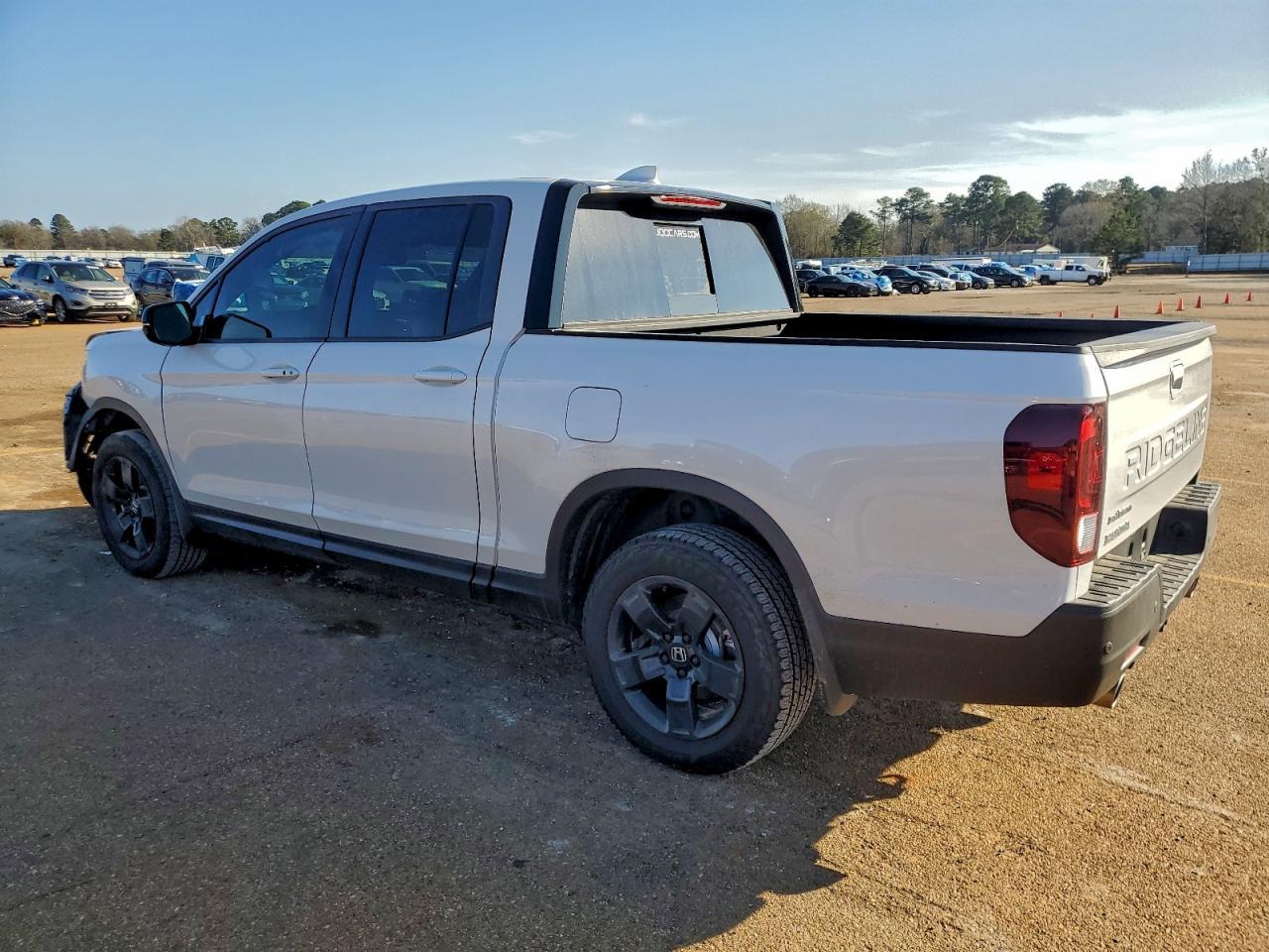 2025 Honda Ridgeline Black Edition - Image 2