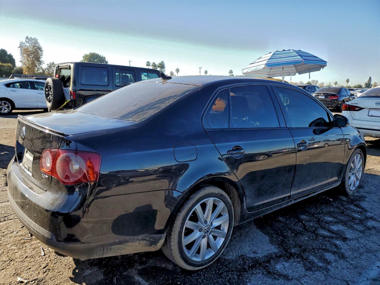 2010 Volkswagen Jetta Wolfsburg - Image 3