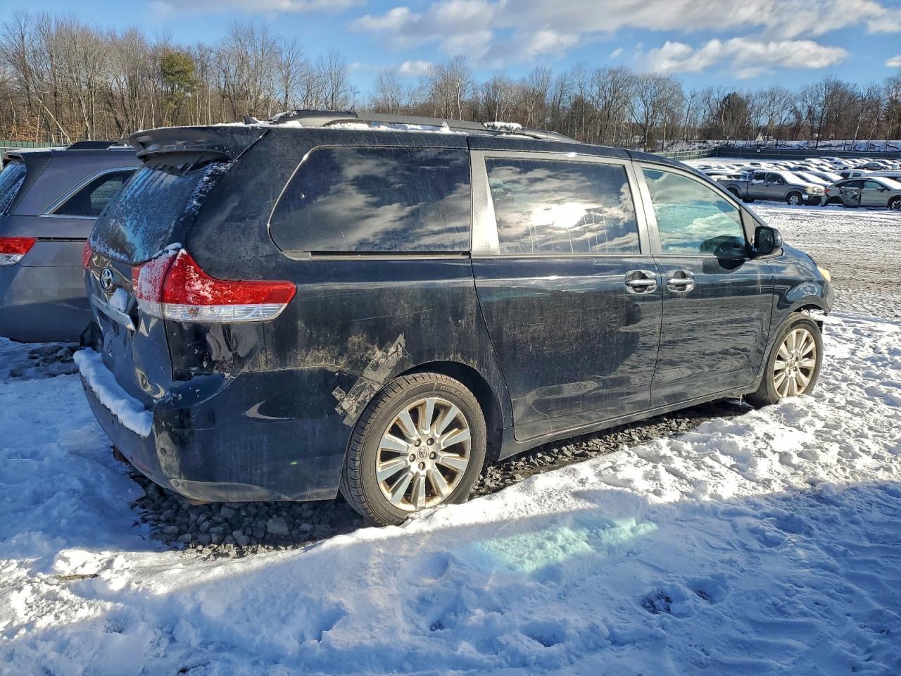 2012 Toyota Sienna Xle - Image 3