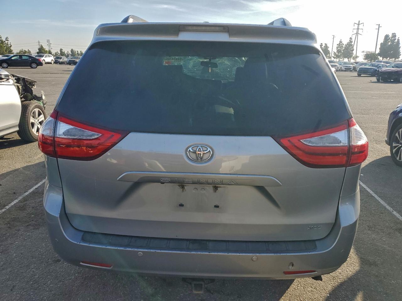 2015 Toyota Sienna Xle - Фото 6