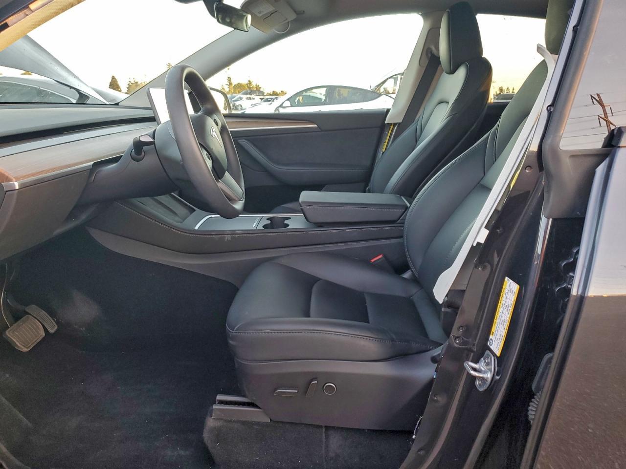 2025 Tesla Model Y - Фото 7