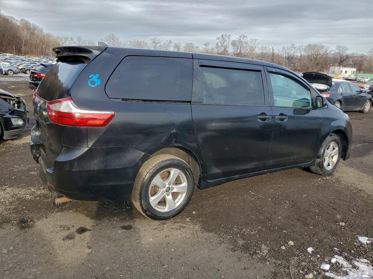 2020 Toyota Sienna L - Фото 3