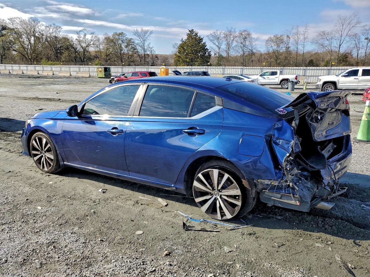 2019 Nissan Altima Sr - Фото 2