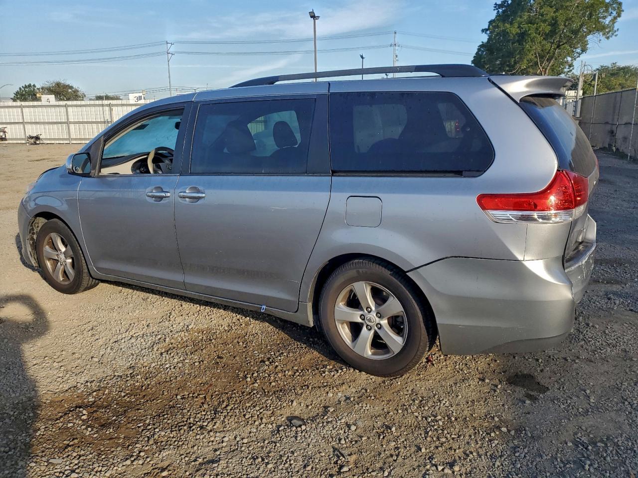 2011 Toyota Sienna Le - Image 2