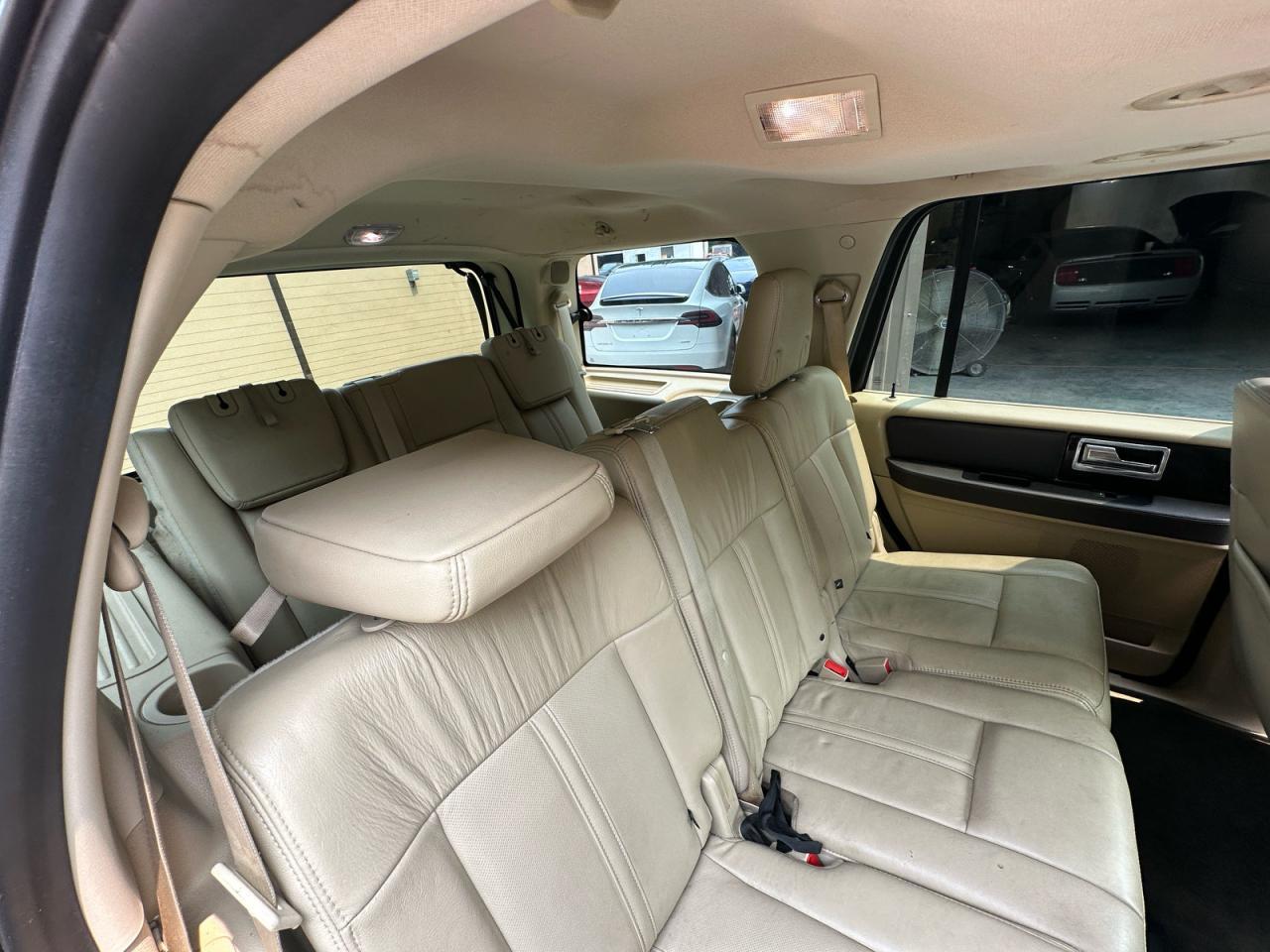 2015 Lincoln Navigator - Image 6