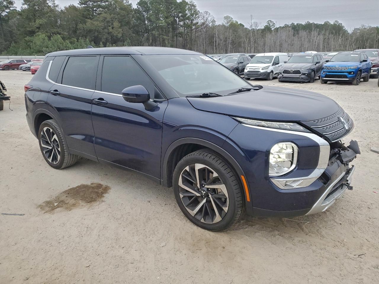 2023 Mitsubishi Outlander Se - Фото 4