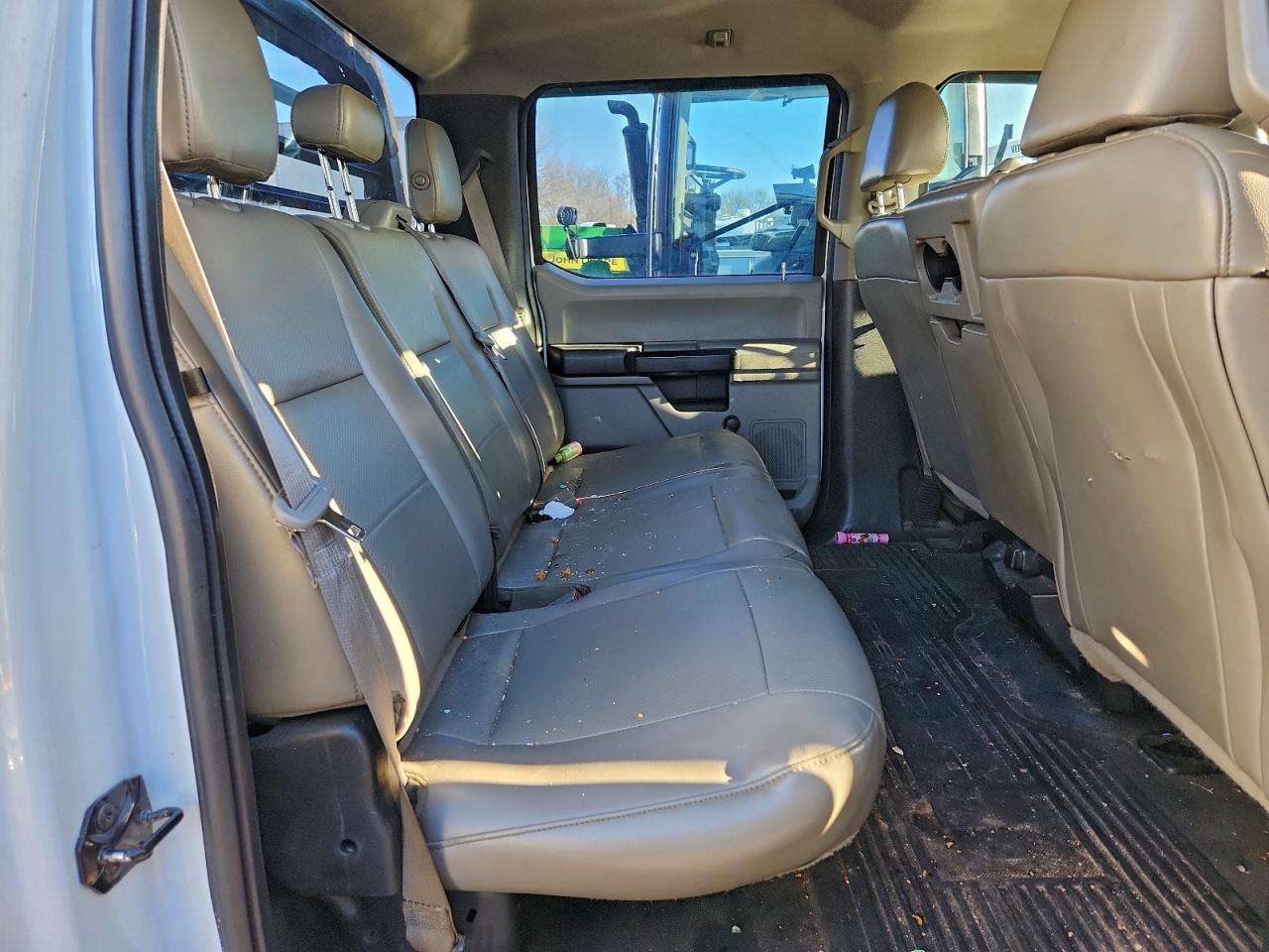 2018 Ford F350 Truck Cab And Chassis - Image 6