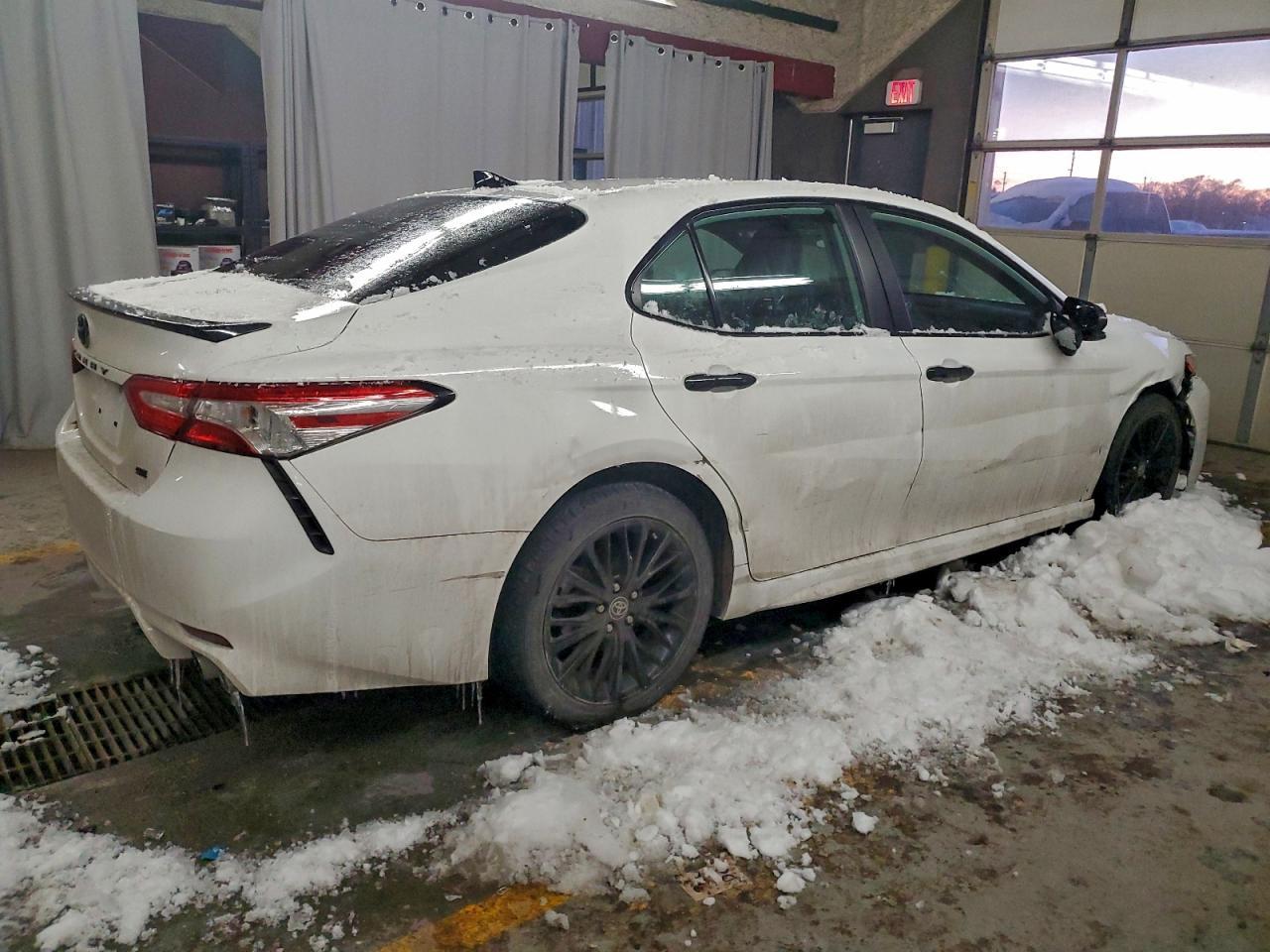 2020 Toyota Camry Se - Image 3