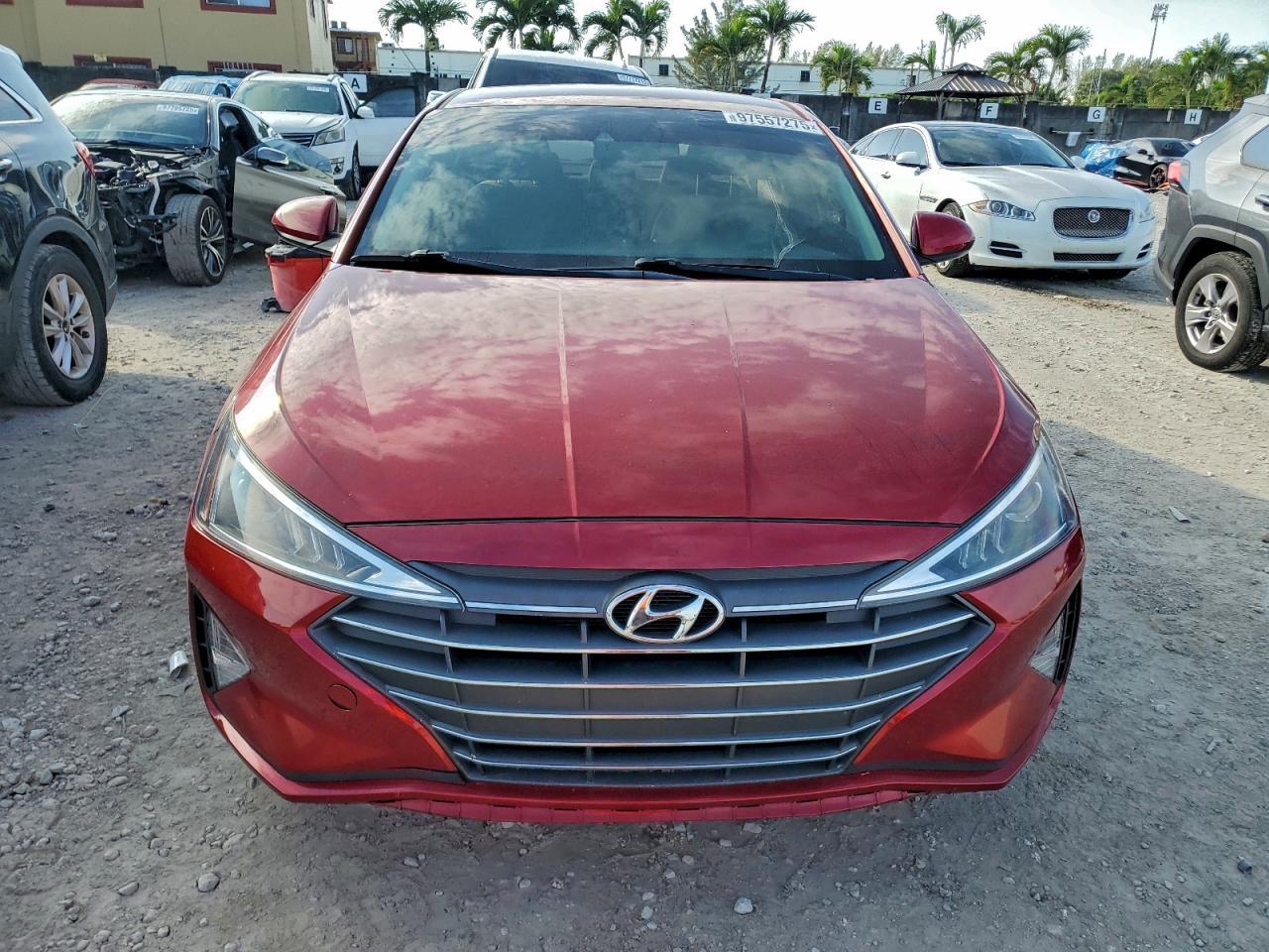 2020 Hyundai Elantra Se - Image 5