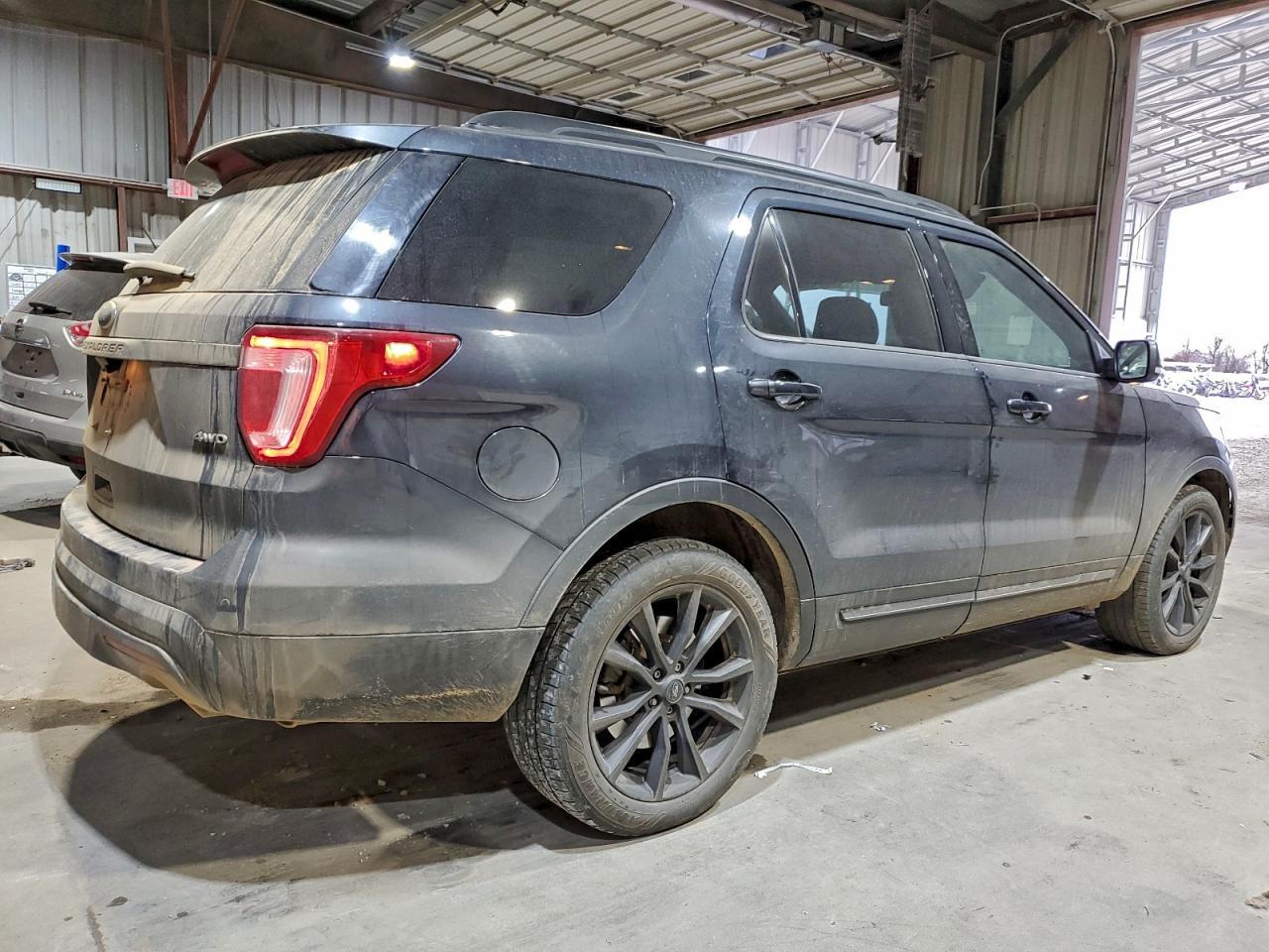 2017 Ford Explorer Xlt - Image 3