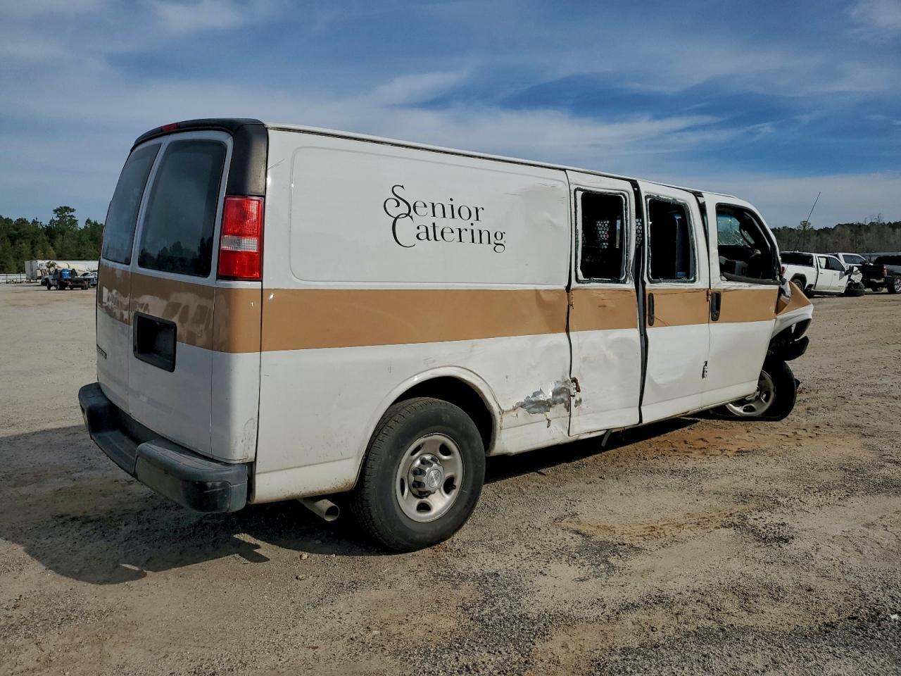 2017 Chevrolet Express 2500 Delivery Van - Фото 3