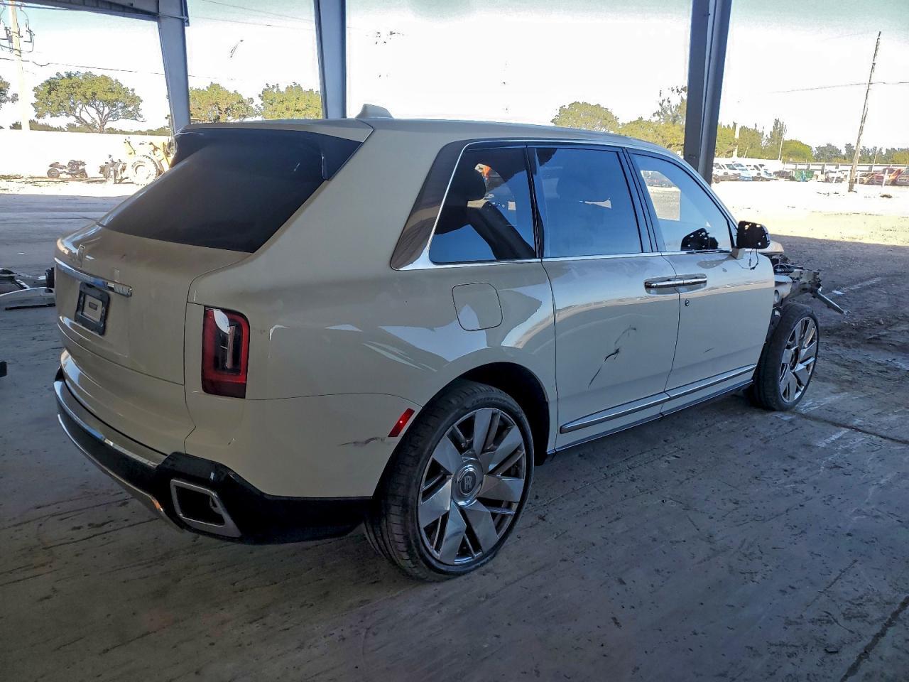 2025 Rolls-Royce Cullinan - Image 3