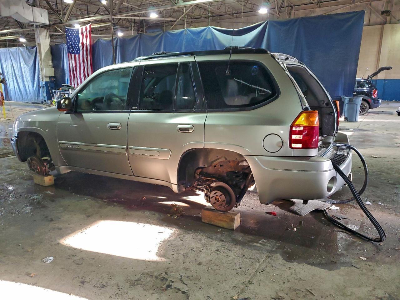2002 GMC Envoy - Фото 2