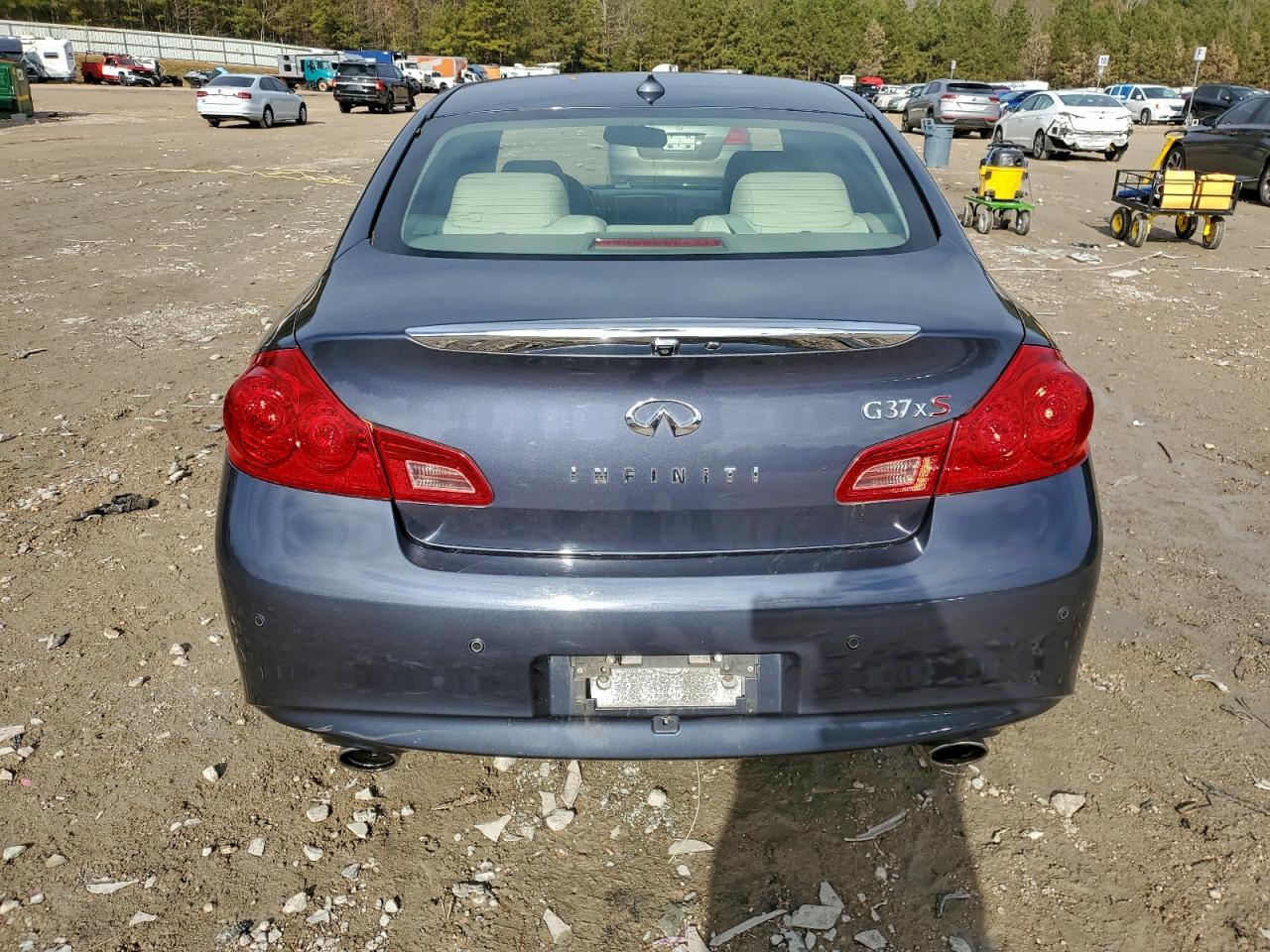 2011 Infiniti G37 - Image 6
