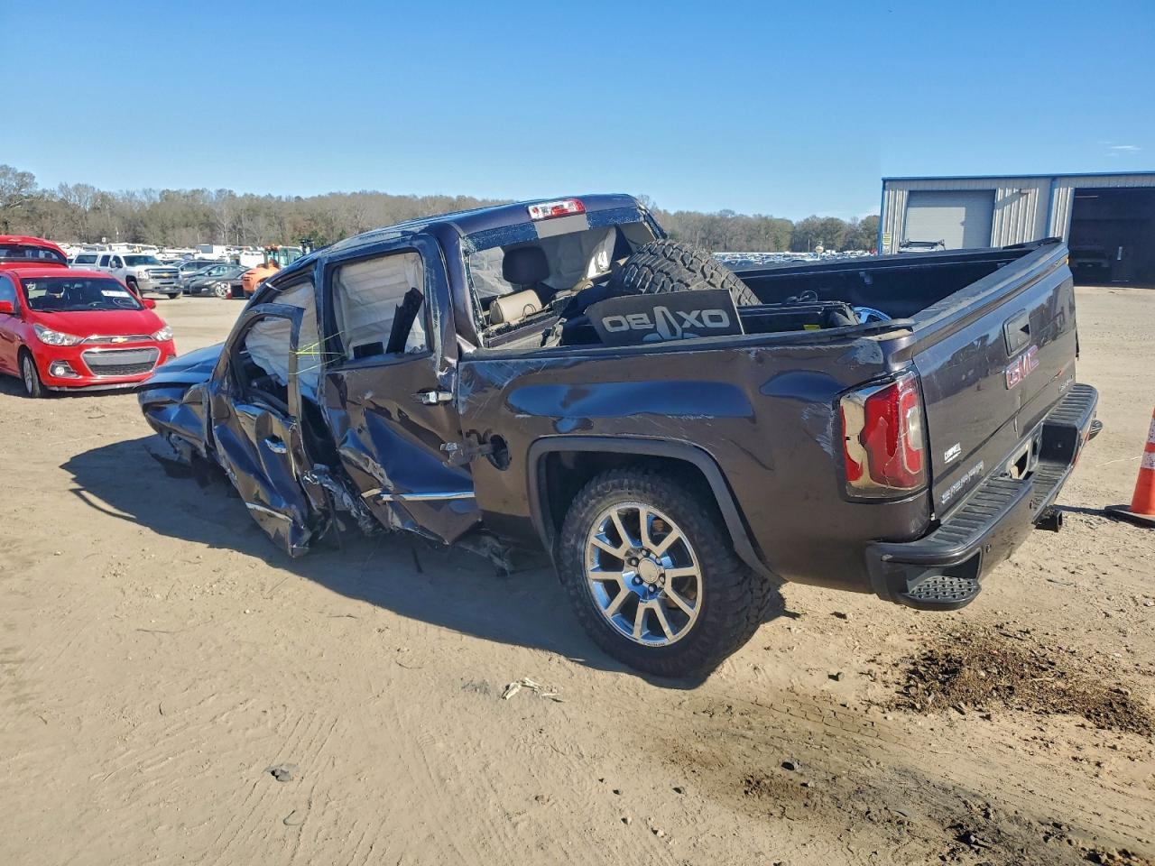 2016 GMC Sierra K1500 Denali - Image 2