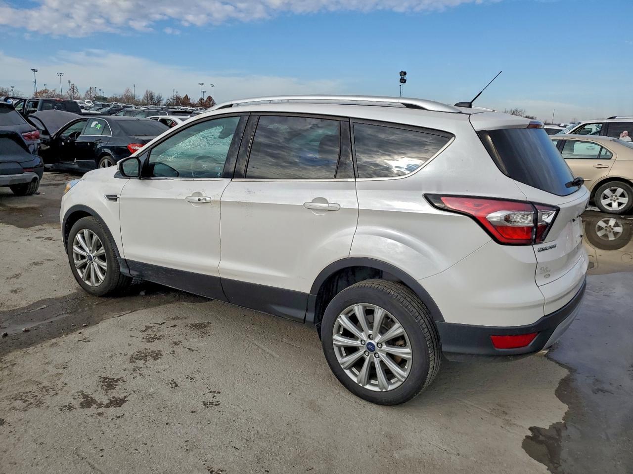 2017 Ford Escape Titanium - Фото 2