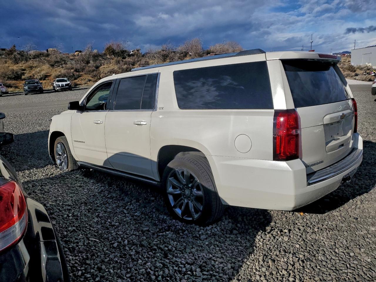 2015 Chevrolet Suburban K1500 Ltz - Фото 2
