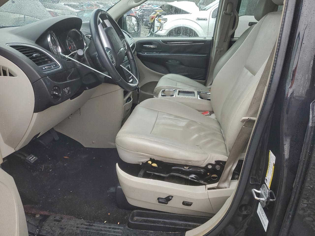 2013 Chrysler Town & Country Touring - Фото 7